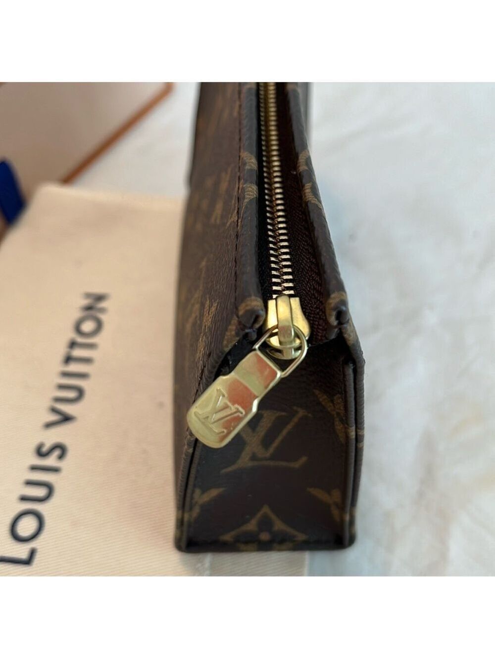 Louis Vuitton Monogram Toiletry 15 - Picture 8 of 13